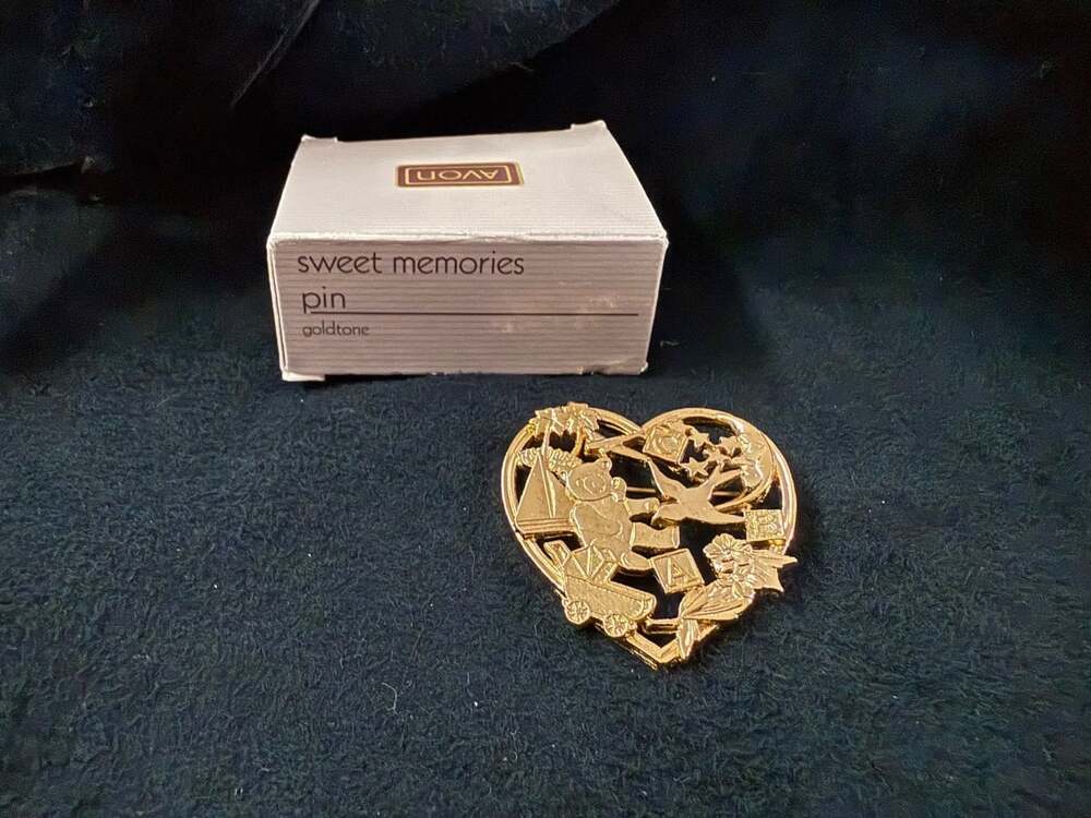 Vtg Avon Sweet Memories Heart Pin Bear Baby Shower ABC Toys Gold Tone W/Box